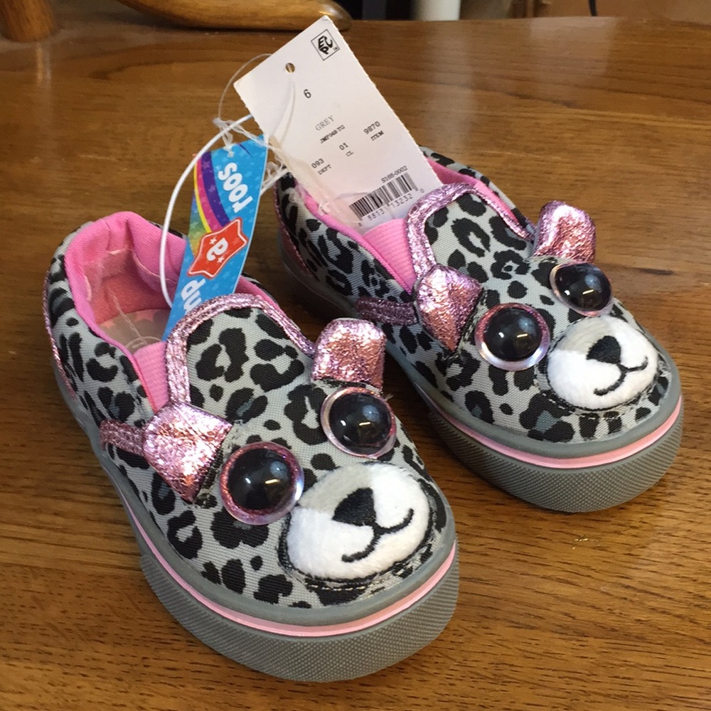 Jump a Roos size 6 animal face shoes very cute